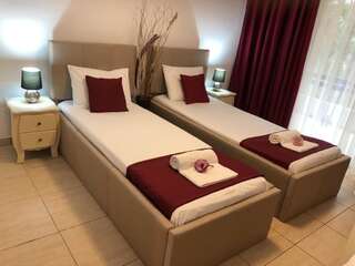 Отель Academy Hotel Венус Стандартный двухместный номер с 2 отдельными кроватями и видом на сад-2